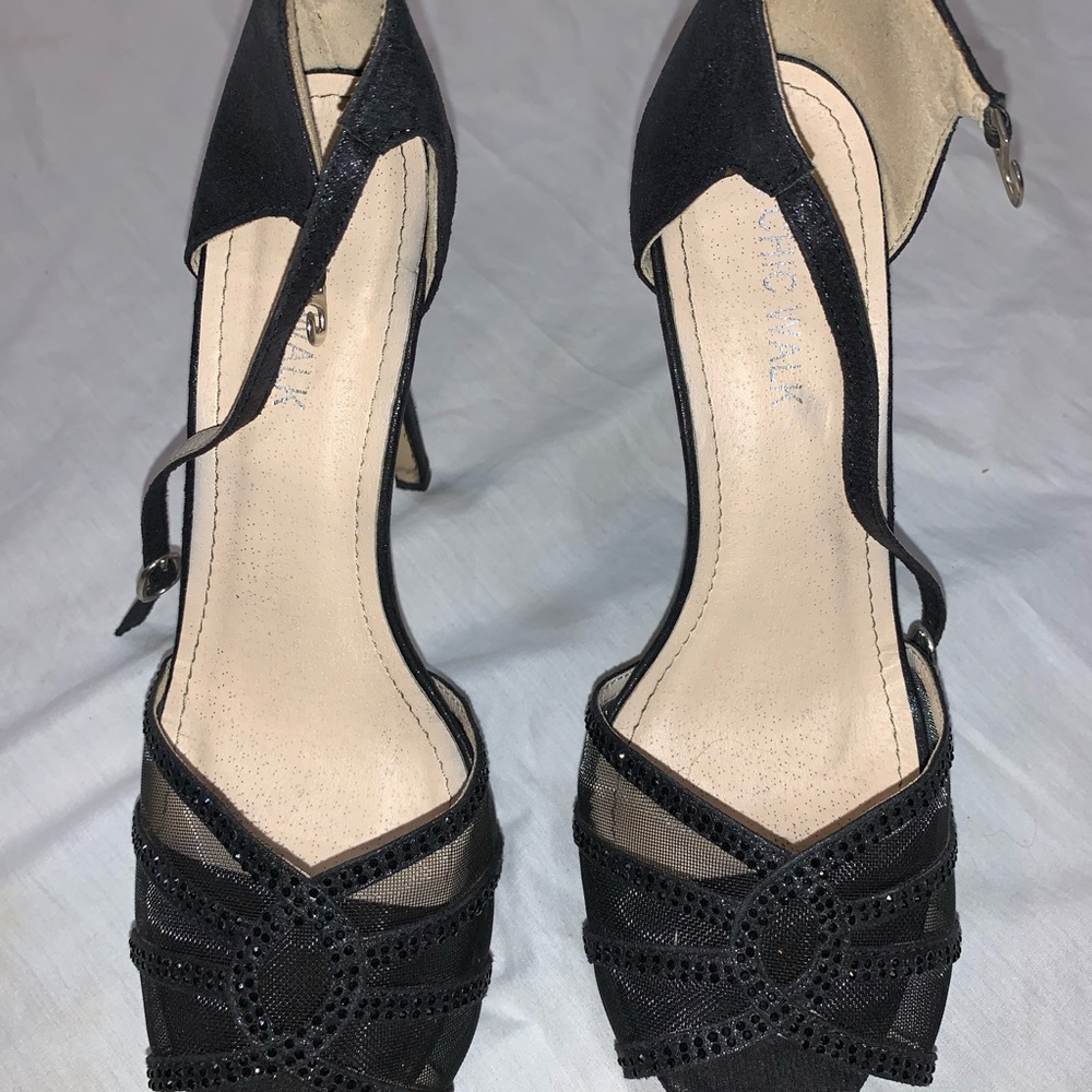 WOMENS size 39 chic walk black heels 👠